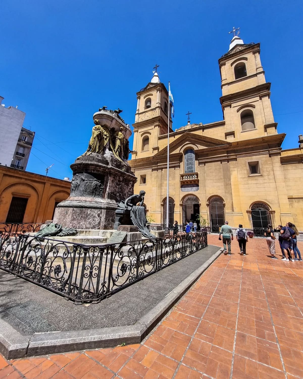 Convento Santo Domingo donde están los restos de Belgrano. Foto: Instagram @miremospararriba