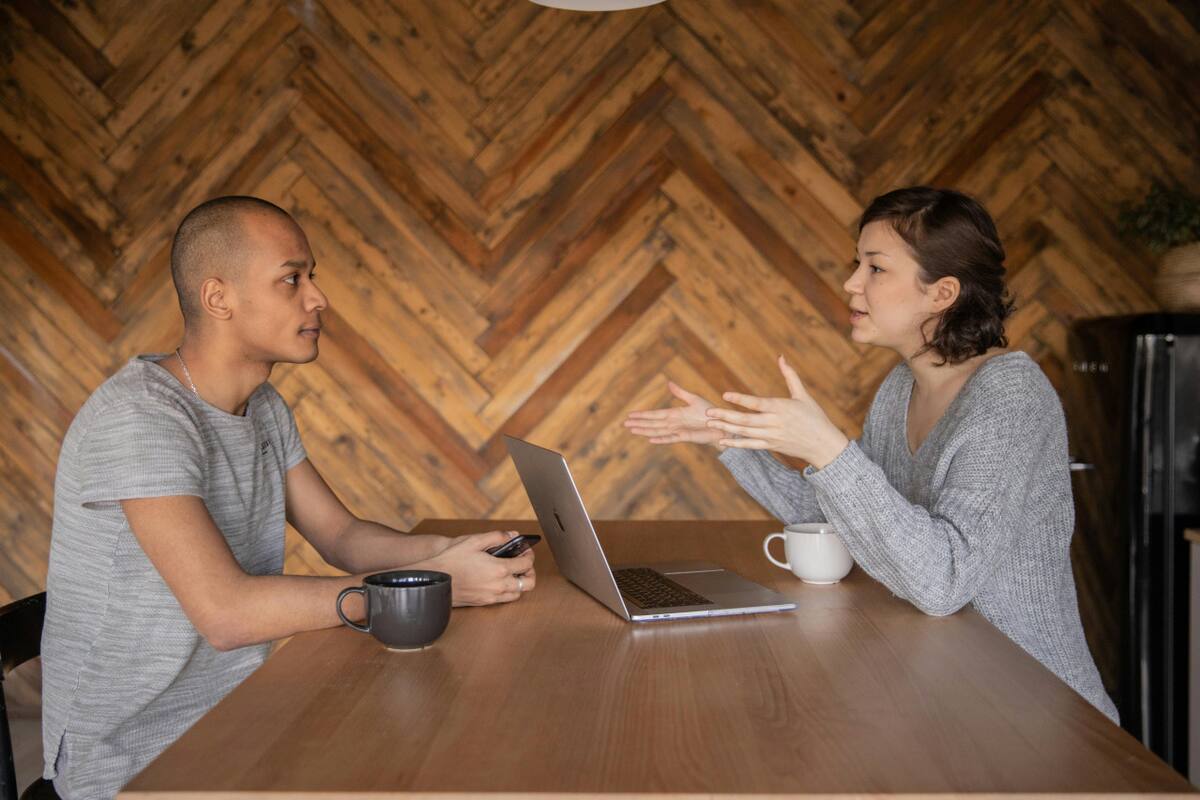 Conversación, charla. Foto: Pexels.