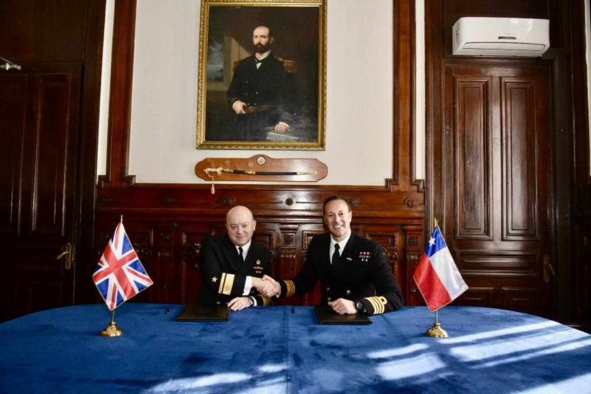 Cooperación entre Chile y Gran Bretaña. Foto: Armada de Chile.
