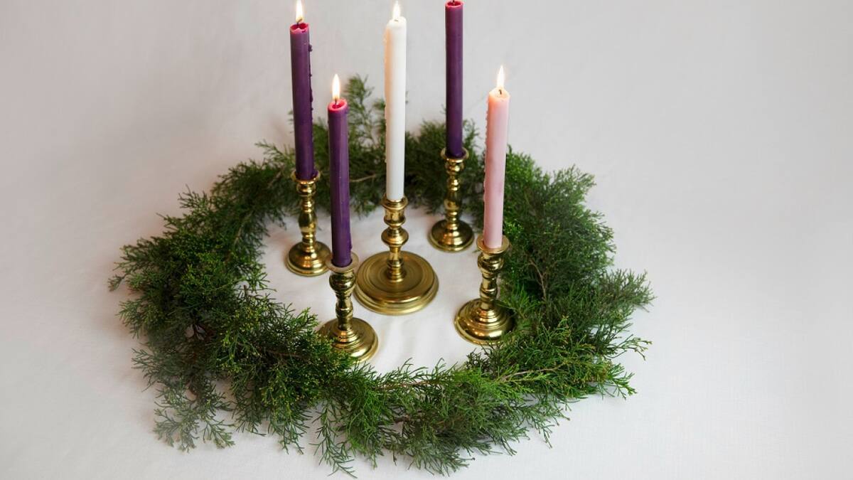 Corona de adviento, navidad. Foto: Unsplash.