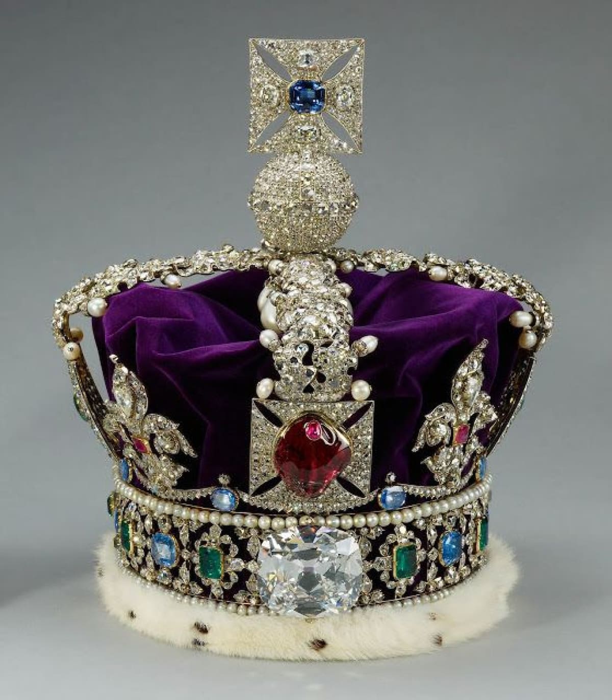 Corona Imperial del Estado británico. Foto: Pinterest.