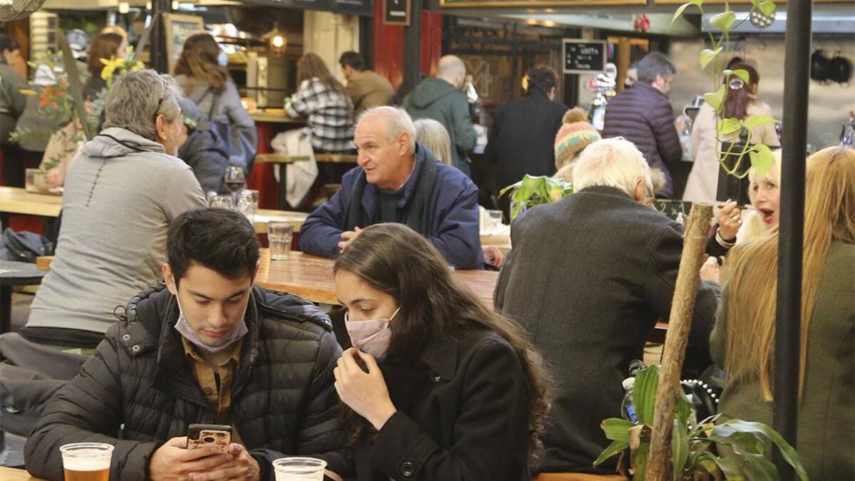 Coronavirus, Argentina, pandemia, bares, restaurantes, aforo de gente, NA