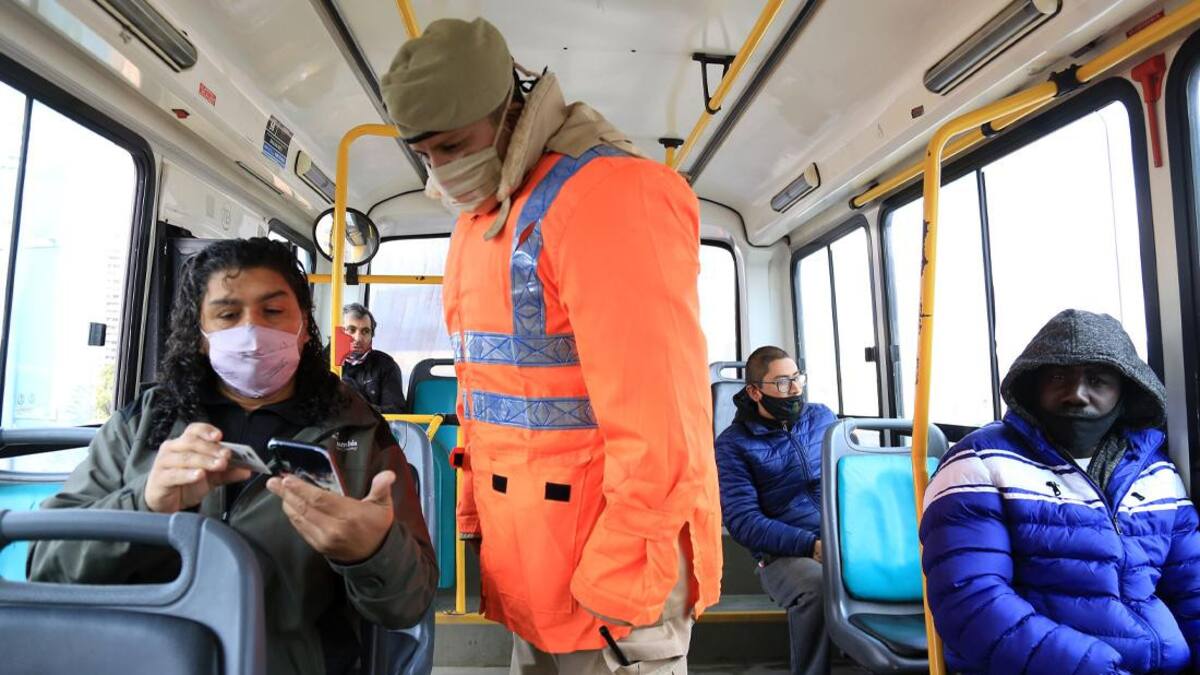 Coronavirus, Argentina, pandemia, controles en transporte público, NA