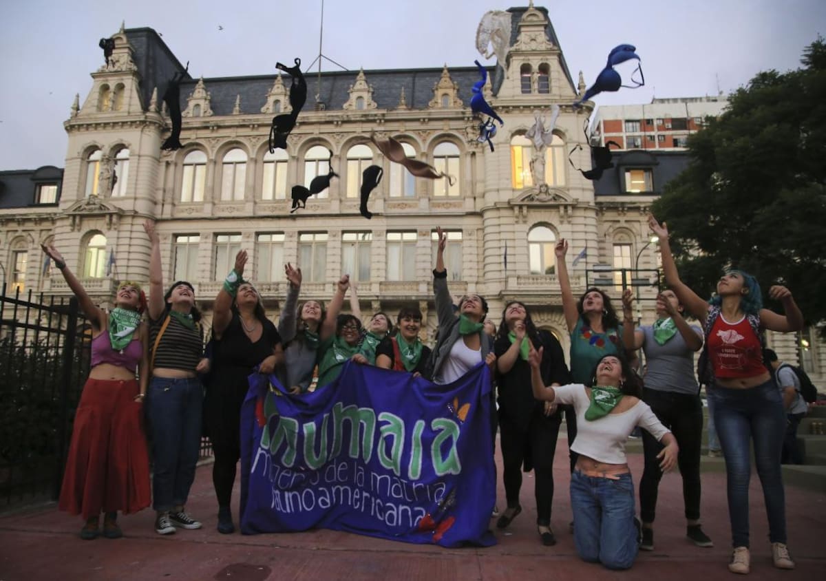 Corpiñazo manifestación contra la sanción a la alumna - NA