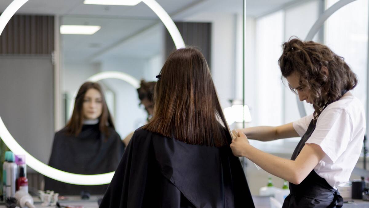 El flequillo que marca tendencia en otoño-invierno 2025. Foto Freepik