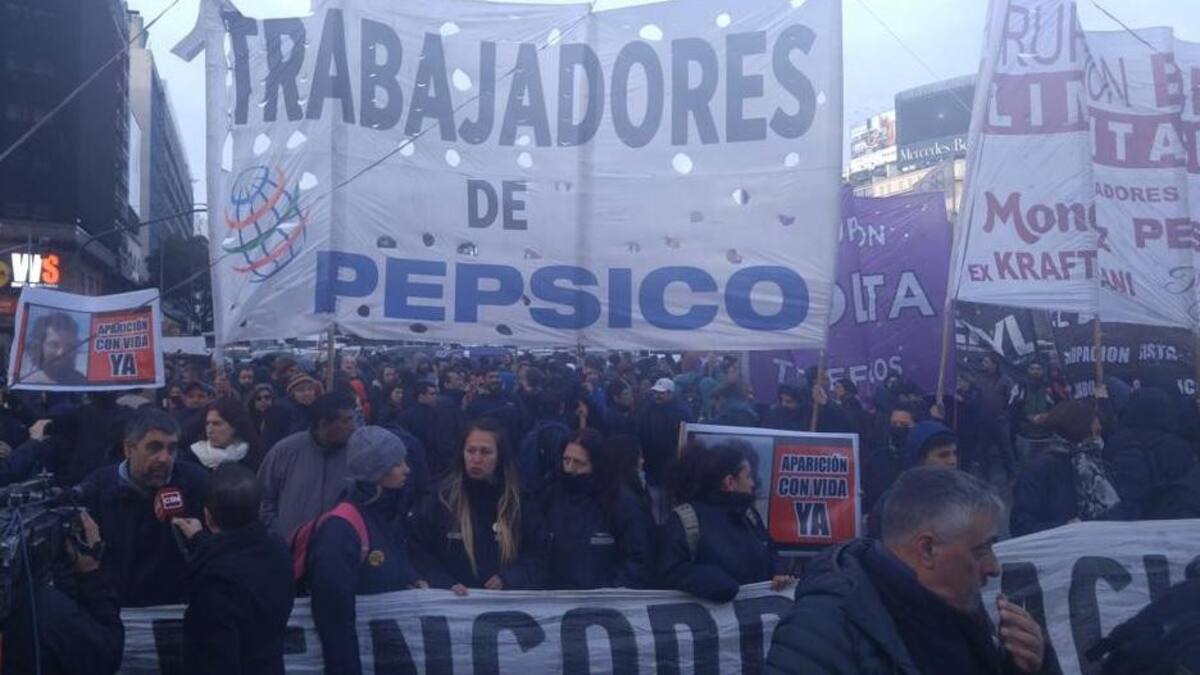 Trabajadores de PepsiCo cortan frente al Obelisco e inician jornada de protesta