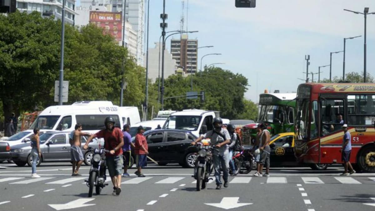 Fin de semana complicado para el tránsito en Buenos Aires: estos son los horarios y cortes por la Marcha de la Bronca y la Maratón