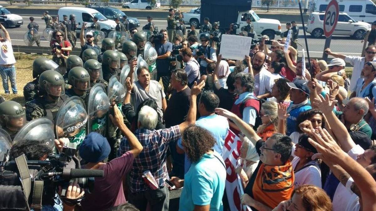 Corte en Acceso Oeste de Trabajadores del Hospital Posadas