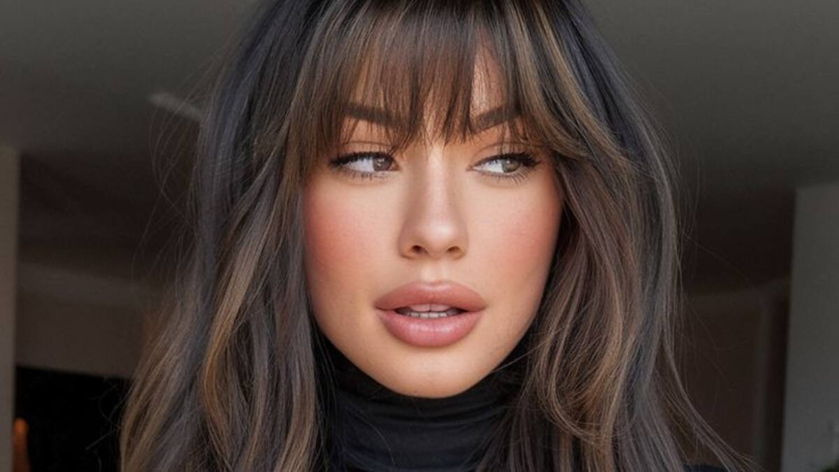 Corte en capas largas con flequillo.