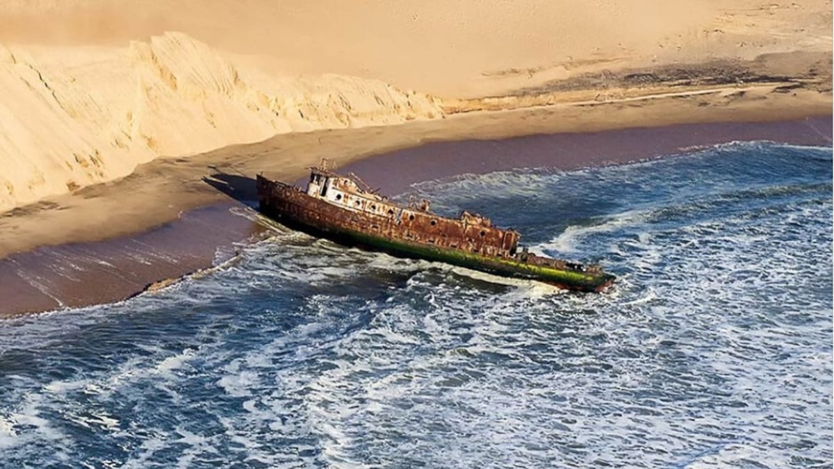 Cómo es Costa de los Esqueletos: el inquietante rincón del mundo donde aparecen barcos hundidos y huesos de ballenas