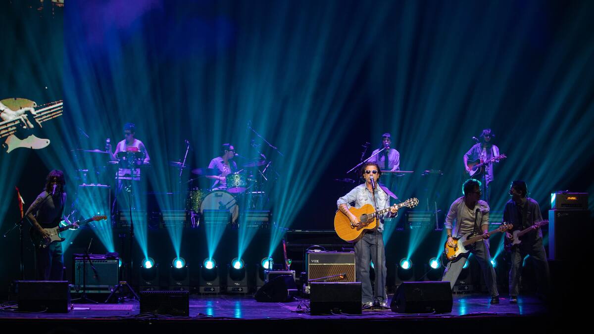 Con una banda sólida y un tinte más rockero, Coti se presentó en el Gran Rex: el momento en que un niño se subió a tocar uno de sus clásicos