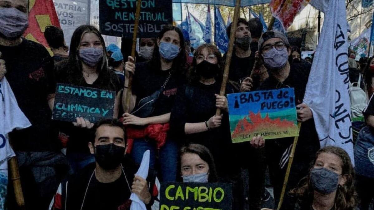 Crisis climática en primera persona: “Tengo 23 y en vez de salir con amigos debo reclamar por mi futuro”