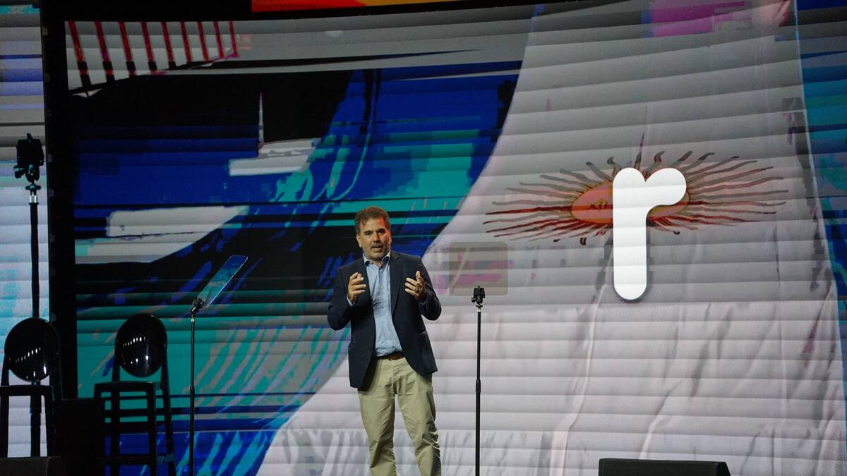 Al estilo Pipa Benedetto: la frase de Cristian Ritondo sobre las “noches alegres y tristes” en pleno acto del PRO