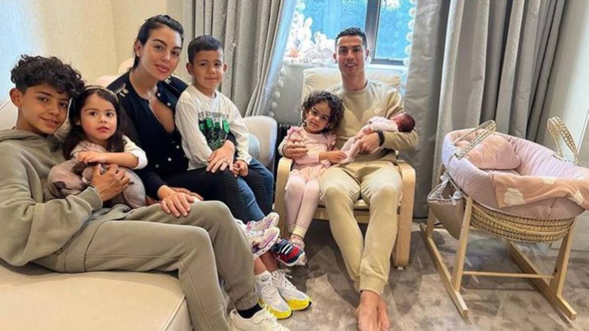 Cristiano Ronaldo junto a su familia, AGENCIA NA