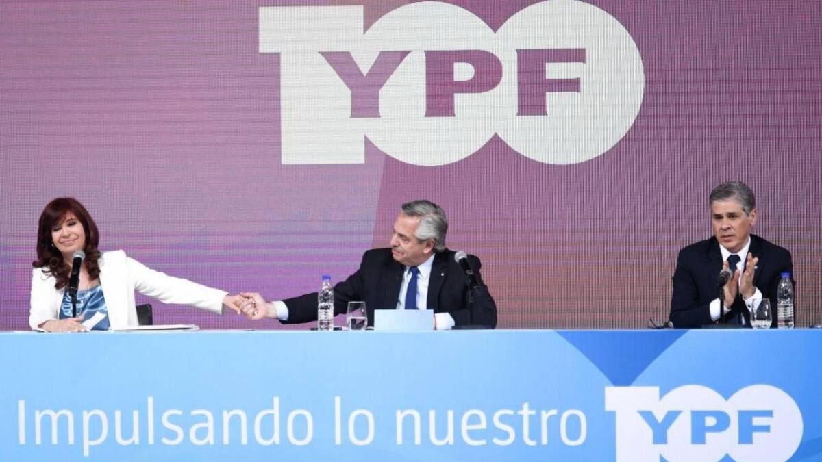 Cristina Fernández de Kirchner y Alberto Fernández en los 100 años de YPF
