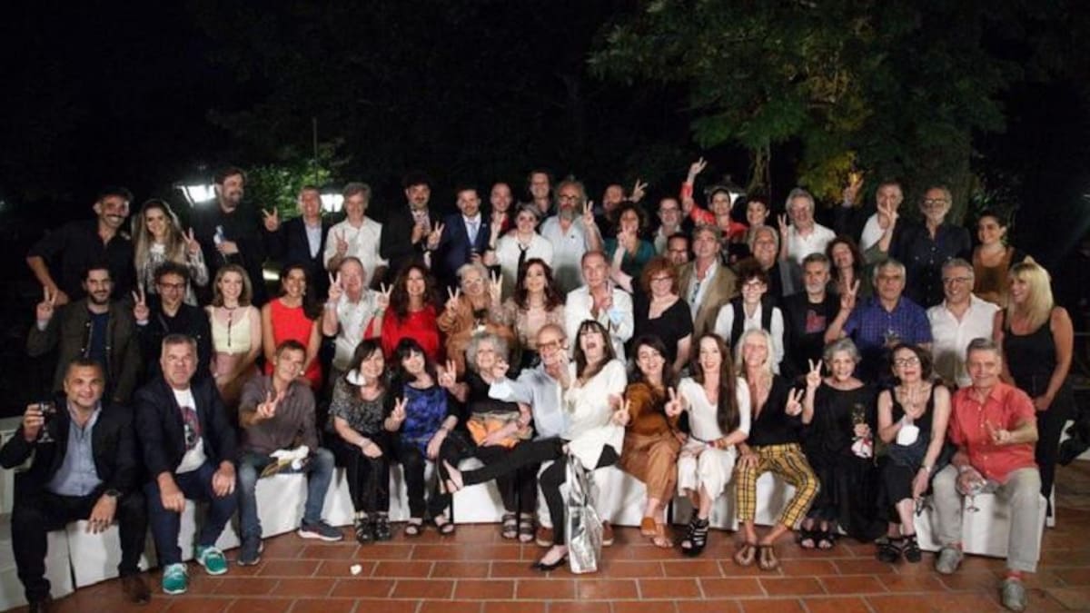 Cristina Kirchner se reunió con artistas y periodistas