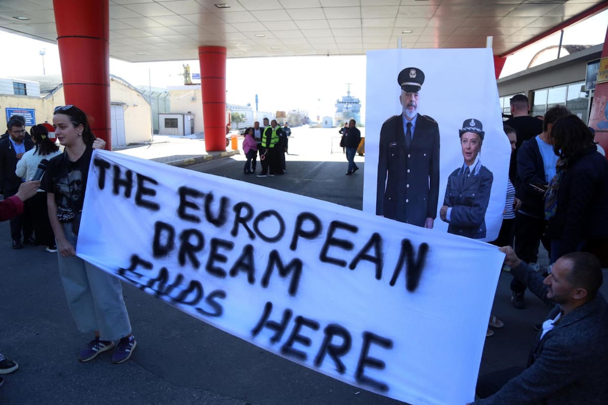 Críticas por el pacto de inmigrantes entre Italia y Albania. Foto: EFE.