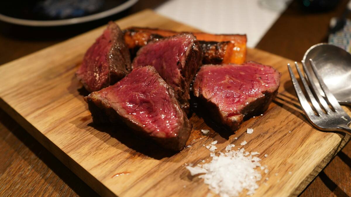 Cuándo salar la carne. Foto: Unsplash.