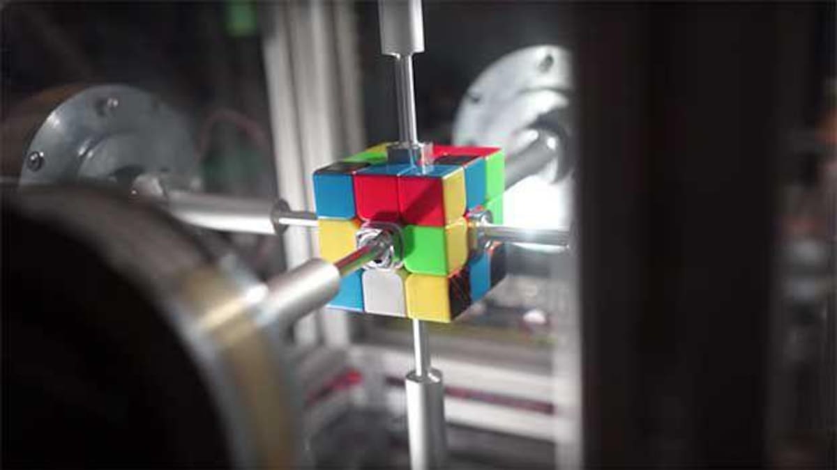Video: un robot logra armar en 0,38 segundos el cubo de Rubik