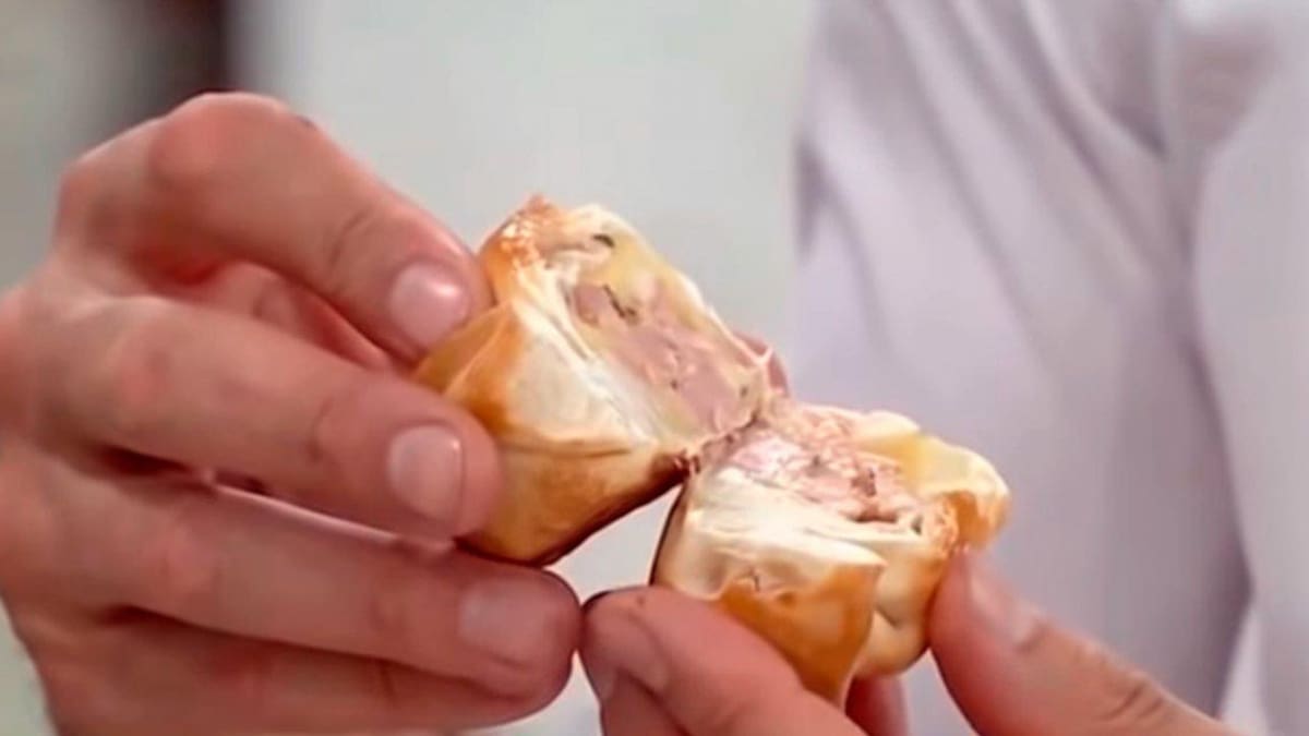 Cucaracha en empanada en programa de television