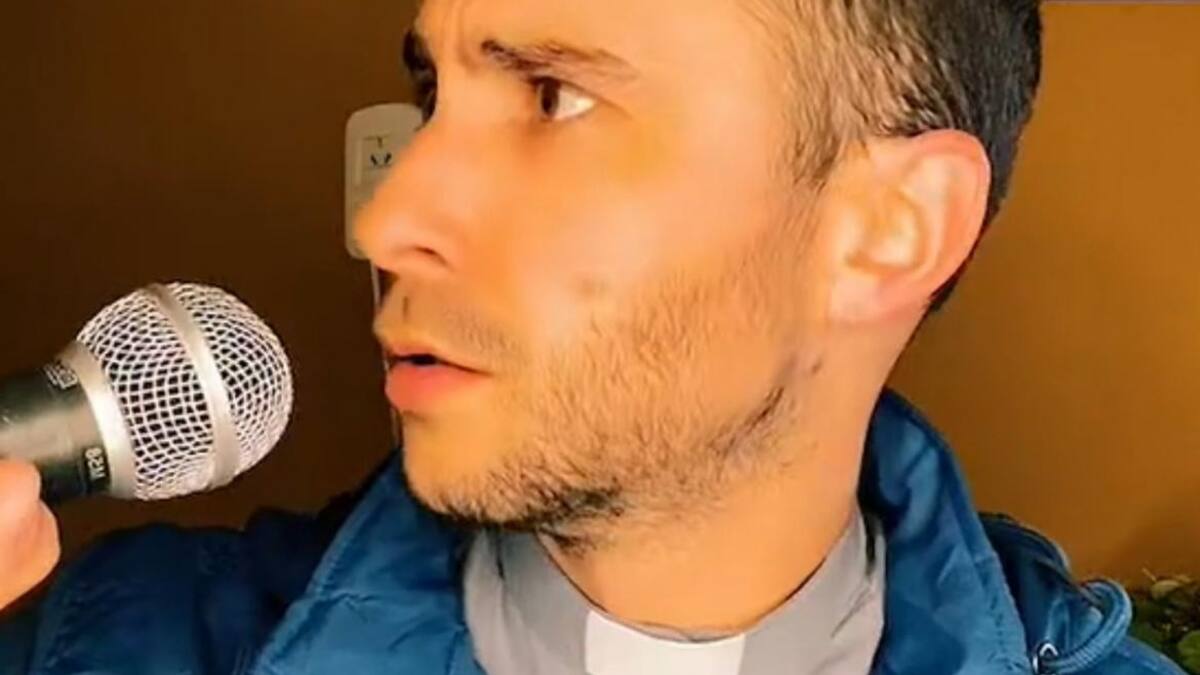 Cura cantante. Foto: captura de pantalla