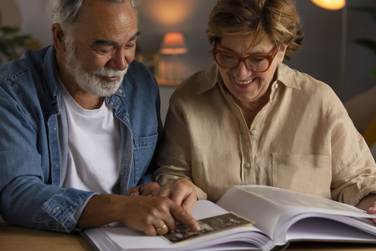 Cursos, UPAMI, PAMI, adultos mayores. Foto Freepik