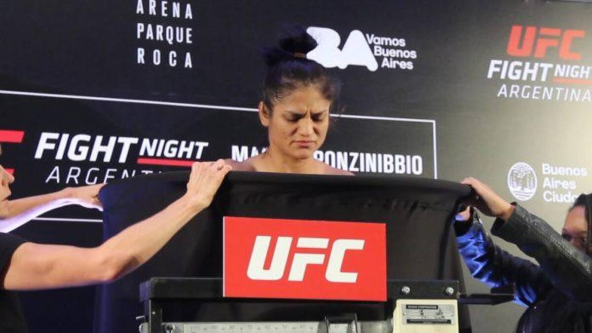 Cynthia Calvillo, mareada en el pesaje para la velada de UFC Argentina