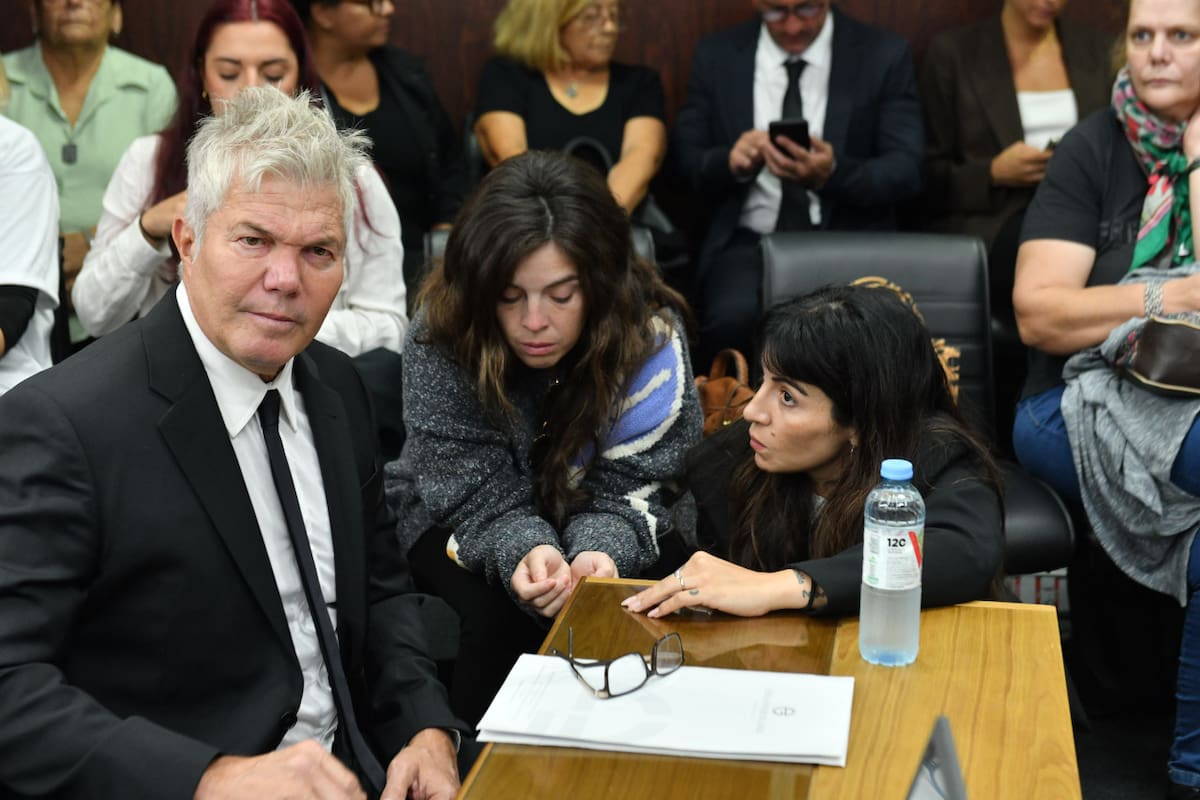 Dalma y Gianinna Maradona al llegar a los tribunales de San Isidro donde se lleva a cabo el juicio por la muerte de Diego Maradona. FOTO: NA/ Juan Vargas.