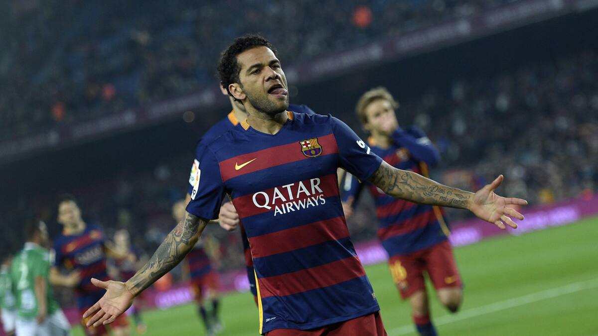 Dani Alves en el Barcelona. Foto: NA.
