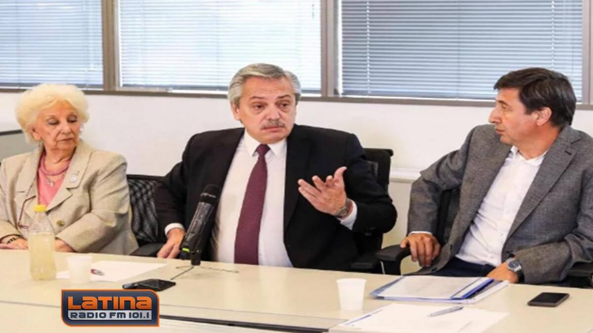 Daniel Arroyo junto a Alberto Fernández