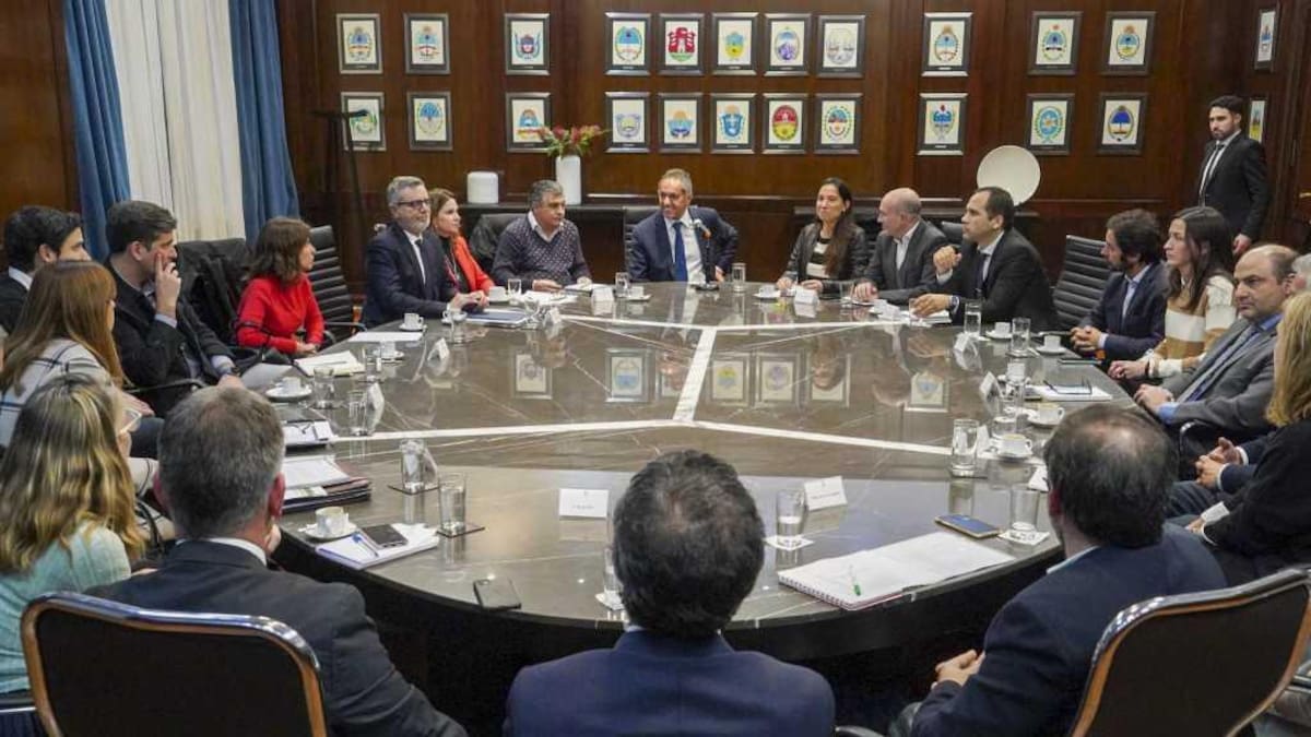 Daniel Scioli con representantes de empresas alimenticias. Foto NA