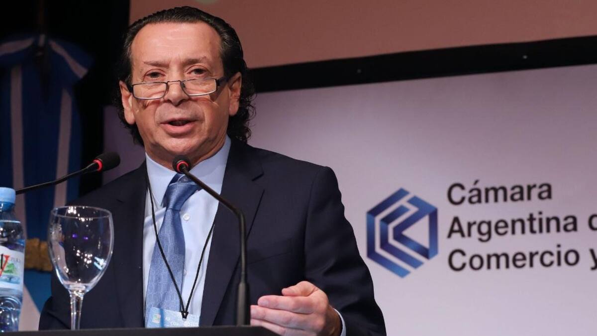 Se cayó un ascensor en el que iba Dante Sica, ministro de Producción