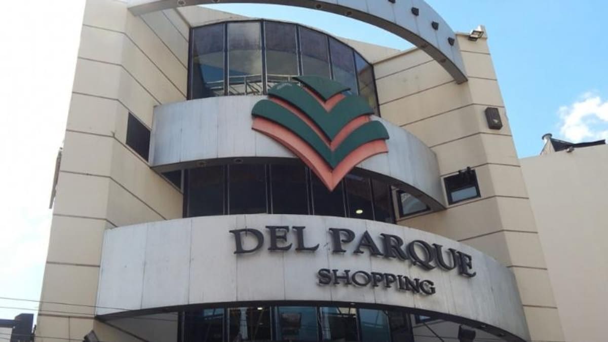 Del Parque Shopping - cierre por crisis