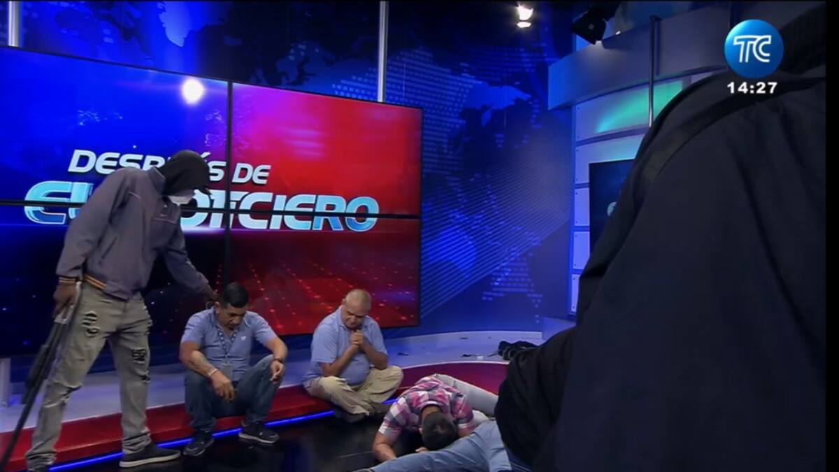 Delincuentes asaltaron un estudio de televisión en Ecuador. Foto: EFE.