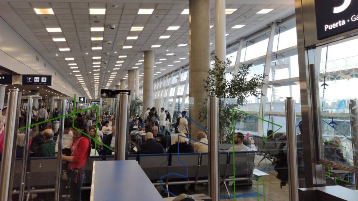 Demoras en Aeroparque y Ezeiza por asamblea de aeronáuticos