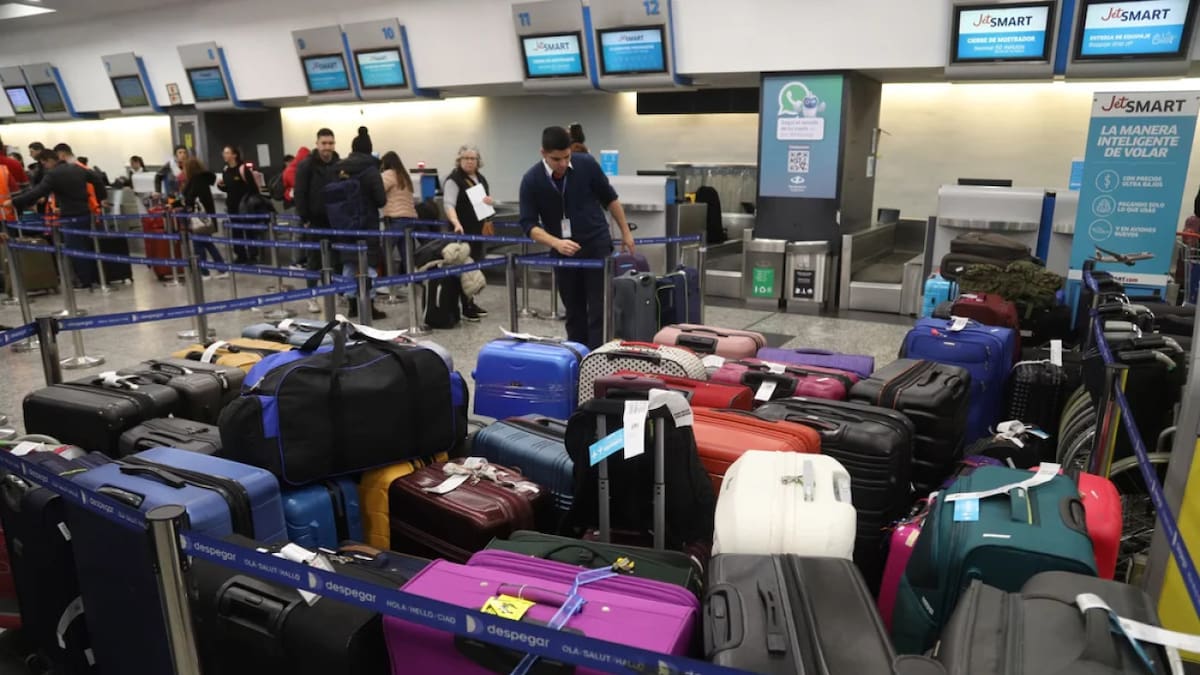 Demoras y cancelaciones de vuelos en Aeroparque.