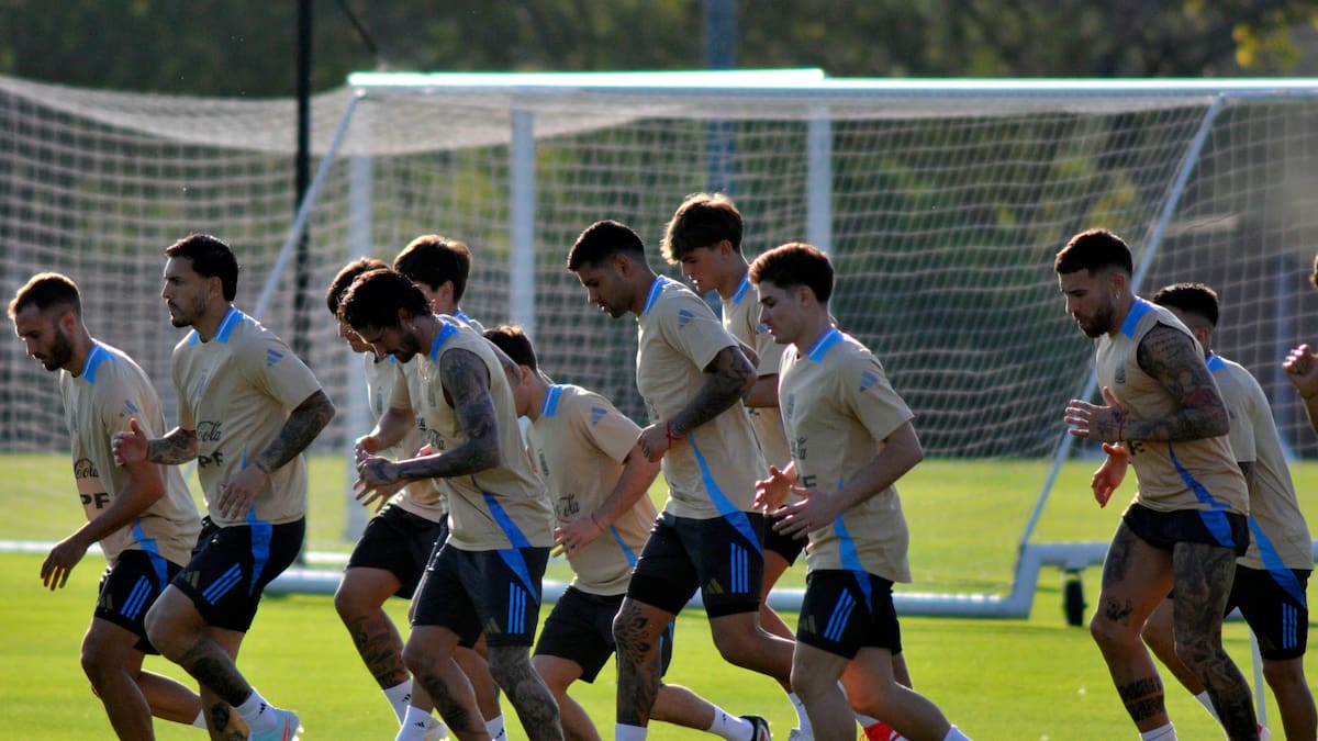 Scaloni acelera el recorte: 28 argentinos ya quedan “libres” de sus clubes y se acerca la lista final para el Mundial 2026