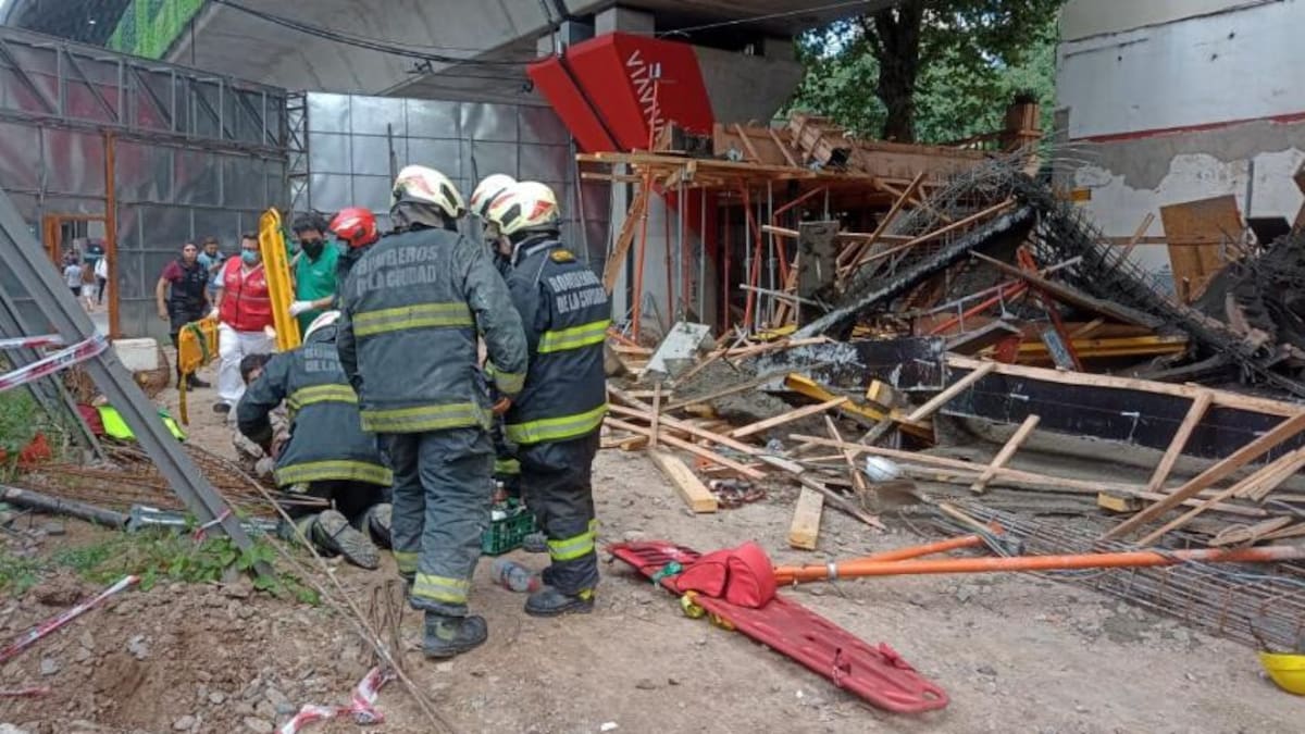 Derrumbe en obra en construcción en el Barrio Chino