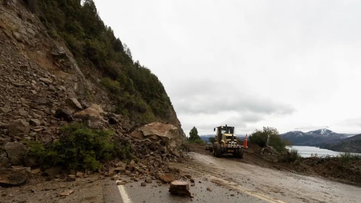 Ruta 40: habilitan el tránsito en el Camino de los Siete Lagos tras el derrumbe, con horarios restringidos