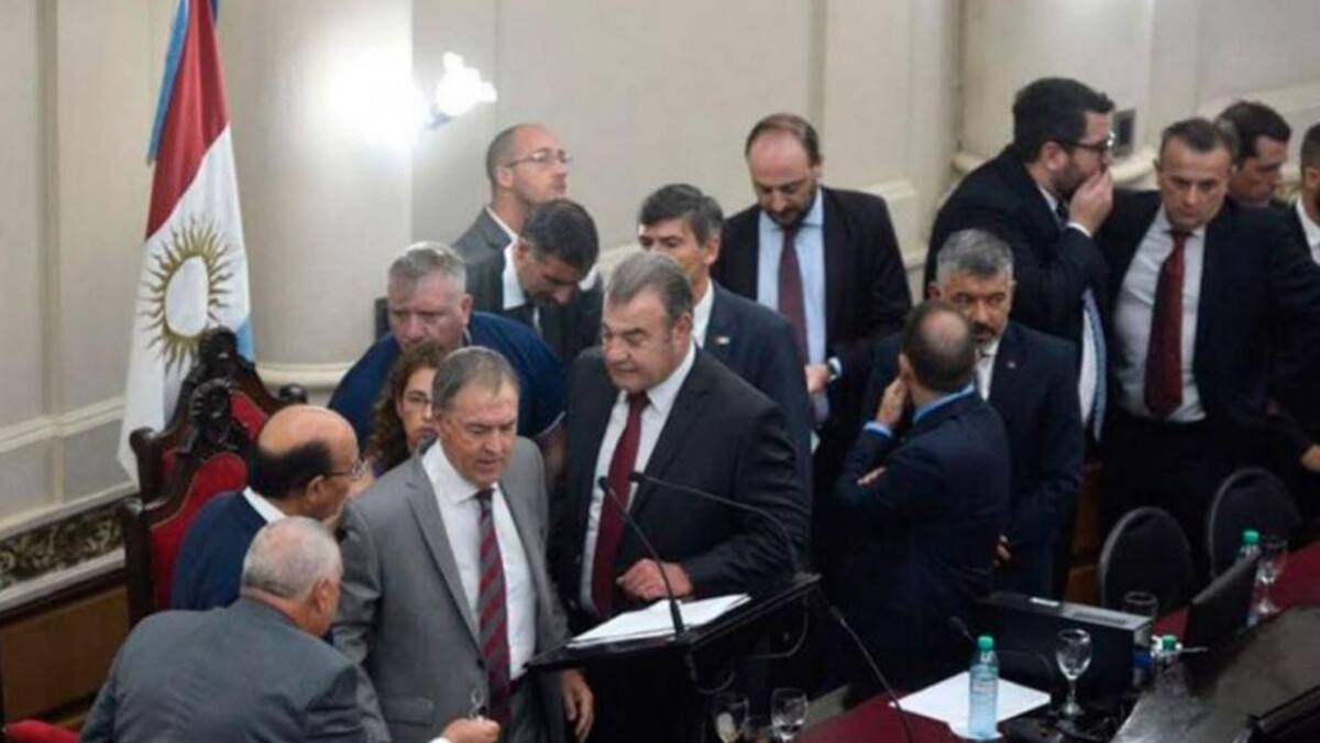 Descompensación de Juan Schiaretti en Legislatura de Córdoba