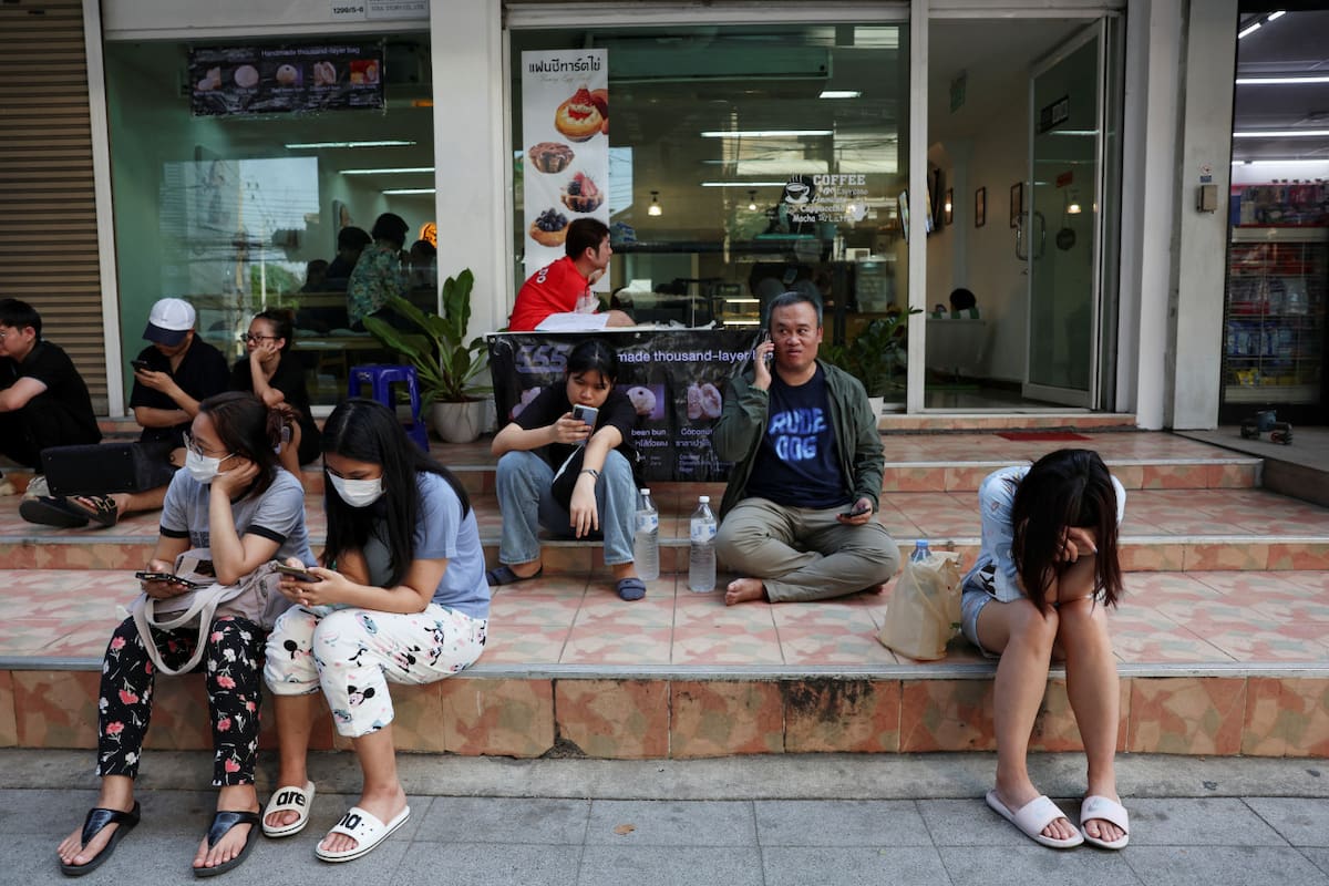 Desesperación tras terremoto en Birmania y Tailandia. Foto: REUTERS/Chalinee Thirasupa.