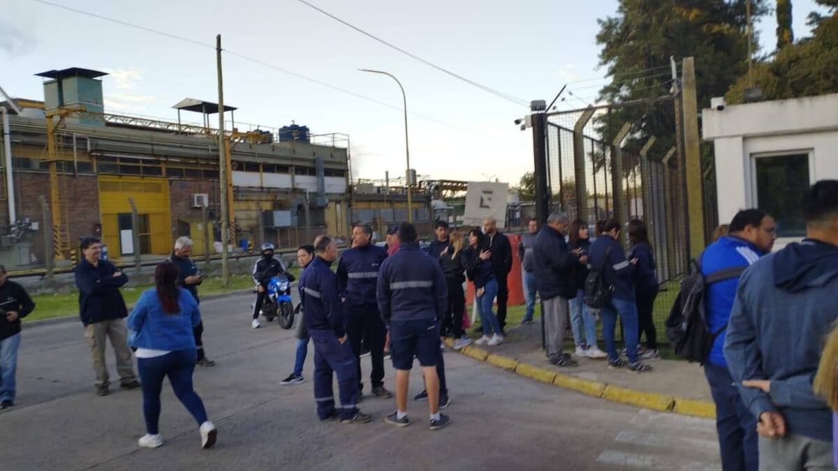 Avon cerró su planta de San Fernando y despidió a 300 trabajadores con un llamado telefónico desconocido