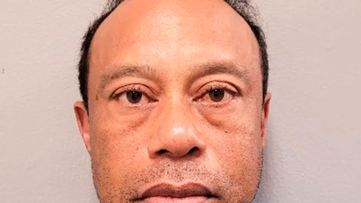 Tiger Woods, otra vez con problemas ante la justicia: fue detenido tras volcar su camioneta y negarse al control de orina