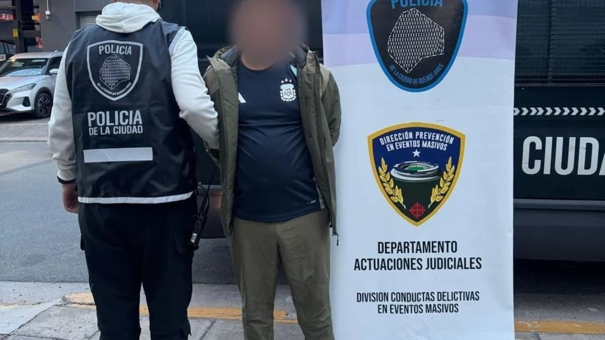 Detuvieron a dos prófugos de la Justicia en la despedida de Lionel Messi en River: qué delitos se les imputan