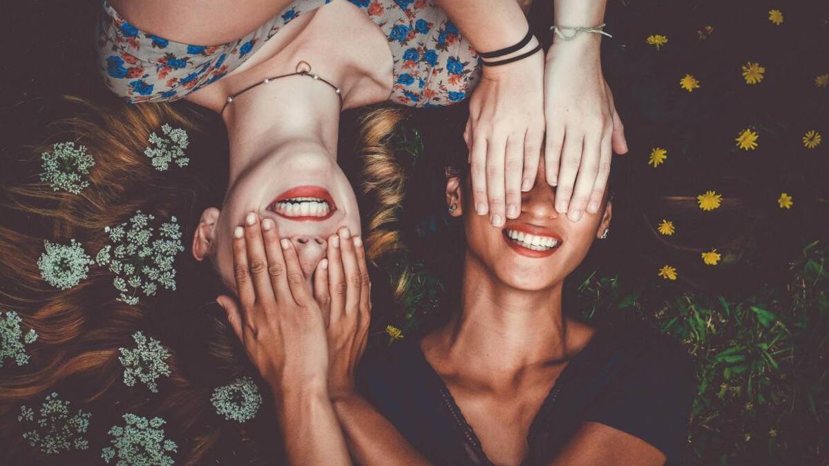 Día del amigo. Foto: Unsplash, Sam Manns.