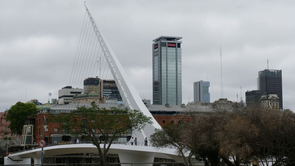 Día nublado e inestable en Buenos Aires: a qué hora llegan las lluvias este lunes 27 de julio, según el SMN