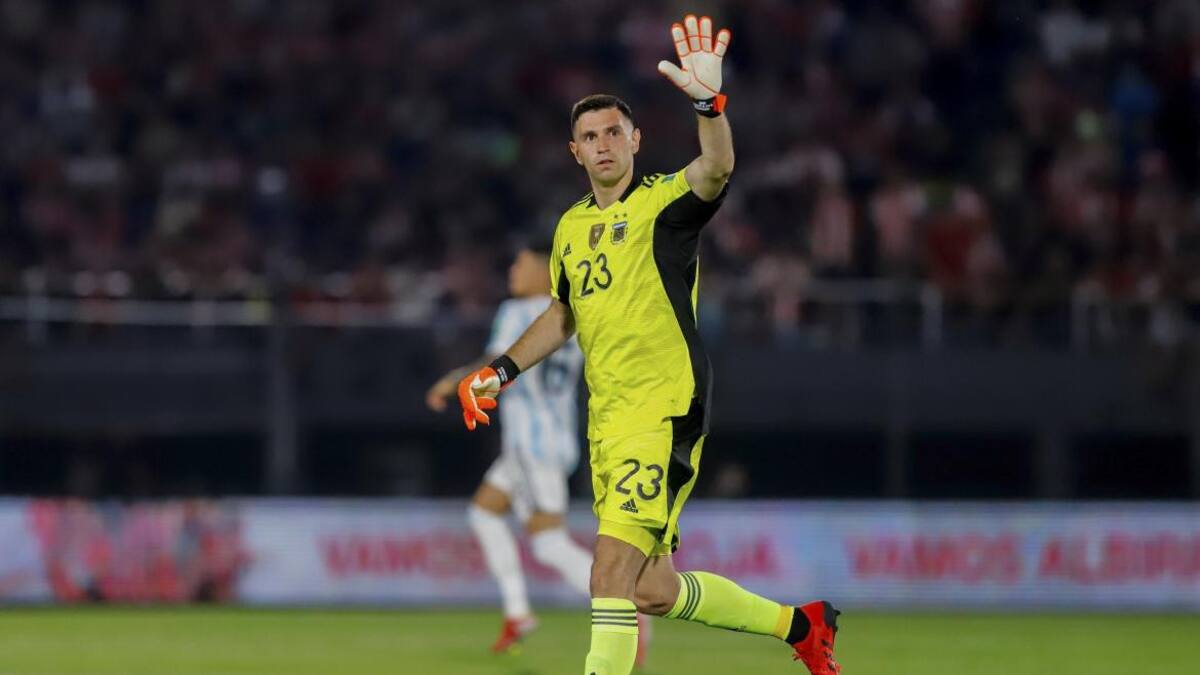 "Dibu" Martínez, AGENCIA NA