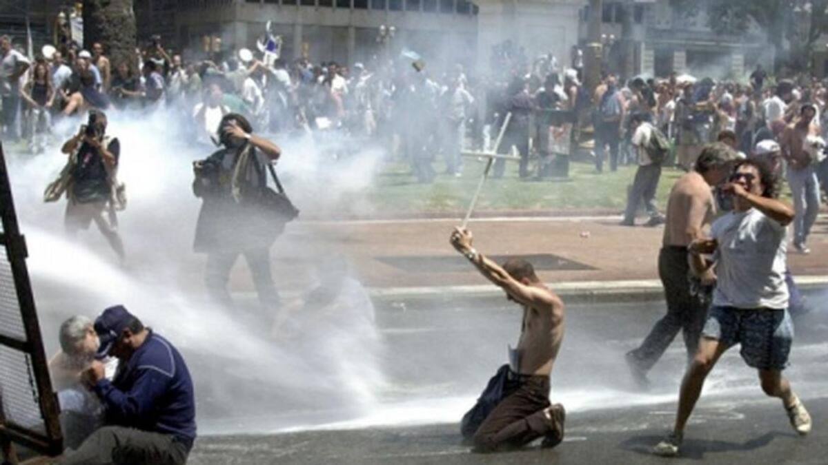 A 20 años de la crisis social y política que hizo tambalear la Institucionalidad en Argentina