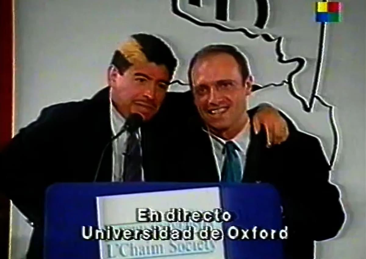 Diego Armando Maradona junto a Cichello Hübner en Oxford. Foto: captura YouTube/América
