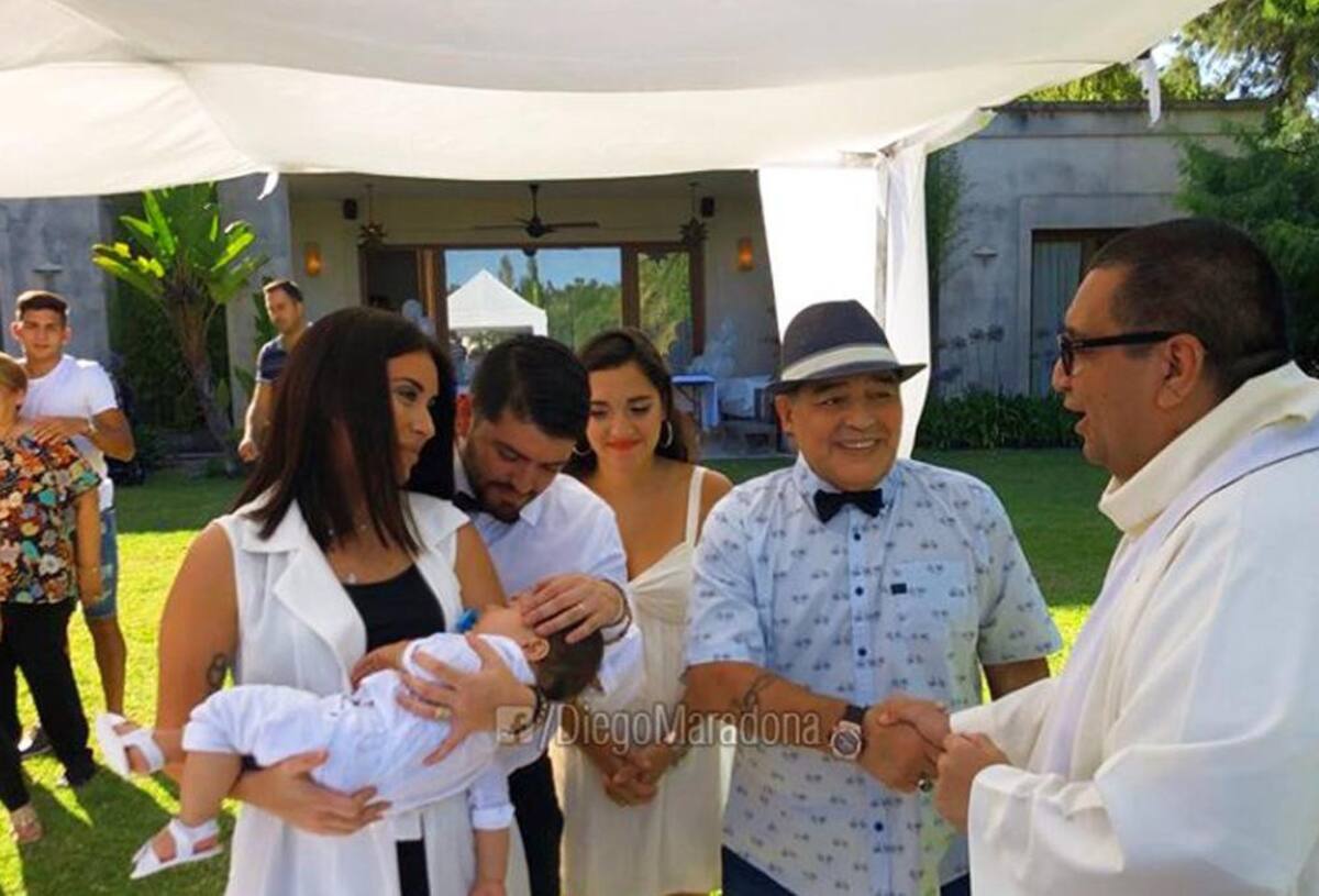 Diego Maradona, bautismo de su nieto (Foto: Facebook Diego Maradona)
